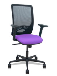 Silla de oficina Zulema con mecanismo Sincro tapizada con Tela color Lila y malla color Negro. Equipada con lumbar 1D, Brazos 2D y Ruedas 65mm nailon