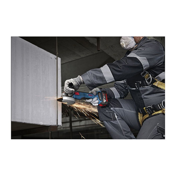 Bosch GWS 18V-8 Professional Esmeriladora Angular a Batería 18V Solo, Diámetro Disco 125mm, 11000 RPM, Sin Batería ni Cargador, Color Azul y Negro, en L-BOXX