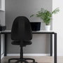 Silla de oficina Aýna con mecanismo Contacto permanente básico tapizada con Similpiel color Pistacho. Equipada con Base poliamida negra, Sin brazos y Ruedas de parqué
