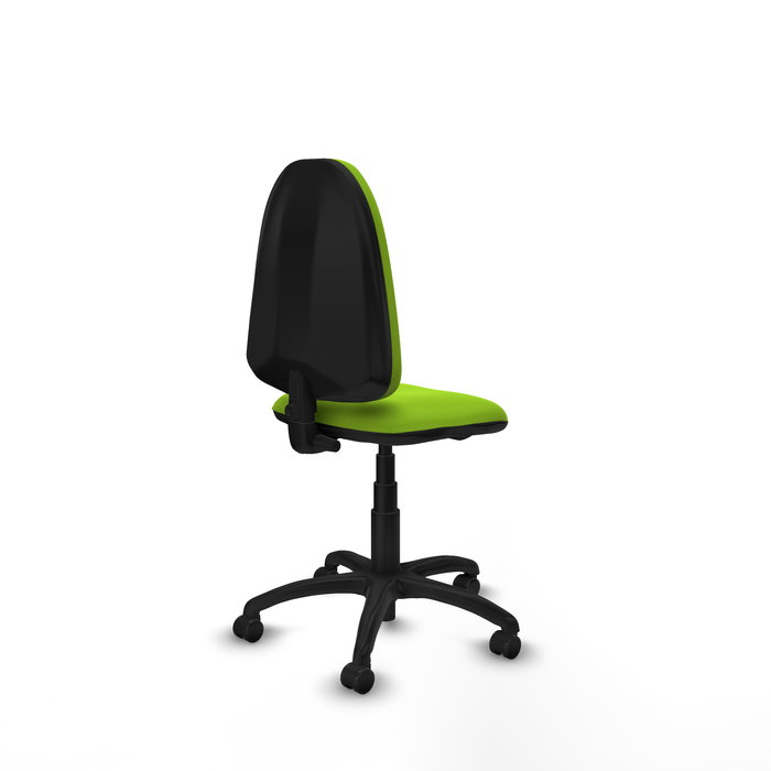 Silla de oficina Aýna con mecanismo Contacto permanente básico tapizada con Similpiel color Pistacho. Equipada con Base poliamida negra, Sin brazos y Ruedas de parqué