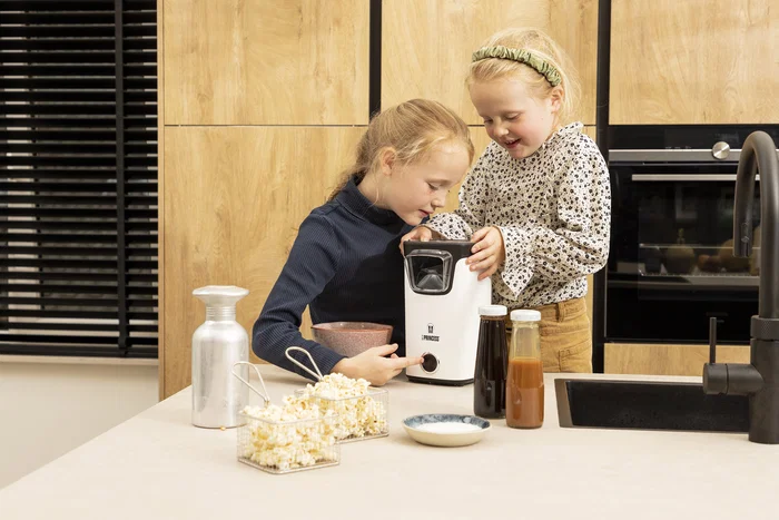 Princess 292986 Máquina de Palomitas, Palomitera de 1100W, Tapa Transparente con Apertura para Relleno, Prepara en 3 Minutos, Color Negro y Blanco