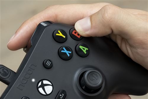 NACON Mando Xbox Compatible con Cable - Certificado Oficial - Negro
