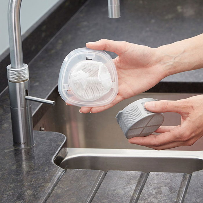 Black+Decker Kit Atornillador Hexdriver Recargable 3.6V con Aspirador de Mano, Par 5.5Nm, Luz LED, Batería 1.5Ah, Incluye 5 Puntas, Llave Hexagonal y Cable Micro-USB