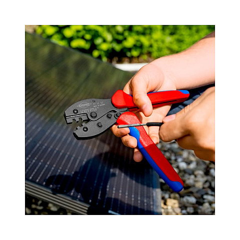Knipex 97 52 42 PreciForce Crimpzange para terminales MC4/EVO2, herramienta de prensado, cable 10-12 AWG (4-6 mm), color azul y rojo