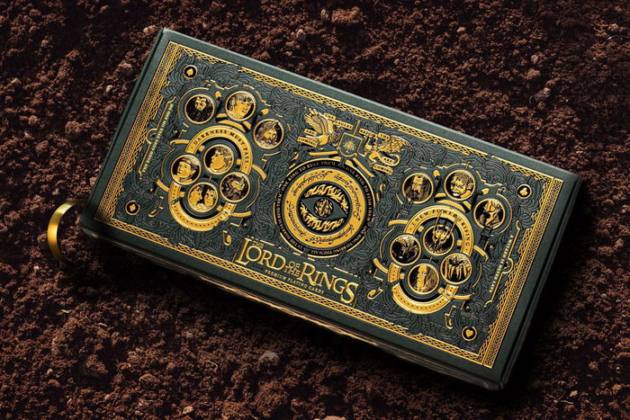 El Señor de los Anillos Baraja de cartas Premium Box Set (4 barajas) El Señor de los Anillos Baraja de cartas Premium Box Set (4 barajas)