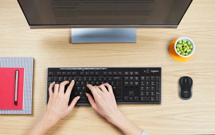 Logitech MK270 - Teclado y Ratón Combo Inalámbrico RF Oficina, AZERTY Belgiano, 100% con Teclado Numérico, Negro, 920-004524