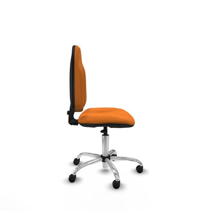 Silla de oficina Algarra con mecanismo Contacto permanente básico tapizada con Similpiel color Naranja. Equipada con Base cromada, Sin brazos y Ruedas autofrenantes