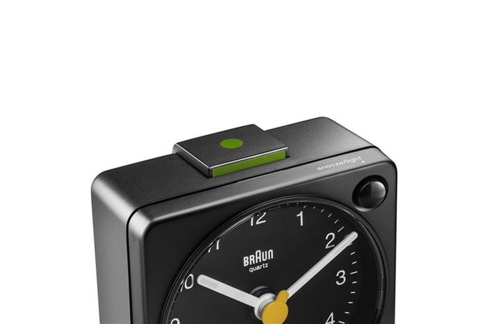 Braun BC-02-XB Reloj Despertador Clásico Analógico Negro con Luz de Fondo y Alarma Creciente