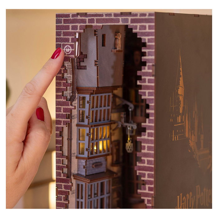 Revell Tiny Adventures Harry Potter Callejón Diagon Book Nook con LED Revell Tiny Adventures Harry Potter Callejón Diagon Book Nook con LED