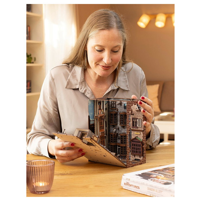 Revell Tiny Adventures Harry Potter Callejón Diagon Book Nook con LED Revell Tiny Adventures Harry Potter Callejón Diagon Book Nook con LED