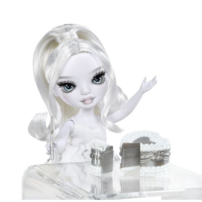 MGA Shadow High Muñeca Fashion Doll Natasha - Girls Night, Juguete de Colección
