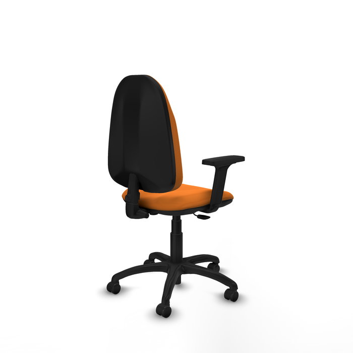 Silla de oficina Algarra con mecanismo Contacto permanente básico tapizada con Similpiel color Naranja. Equipada con Base poliamida negra, Brazos 2D y Ruedas de parqué