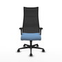 Sillón Albacete con mecanismo Sincro tapizada con Tela color Azul cielo y malla color Negro. Equipado con Base nailon negra, Brazos 1D y Ruedas 65mm nailon