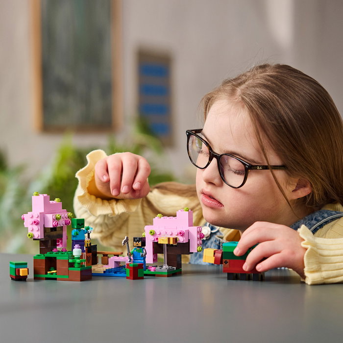 Lego 21260 El Jardín de Cerezos en Flor Minecraft con Héroe Sunny, Sniffer y Zombi, Juguete Construcción Bioma Cerezal