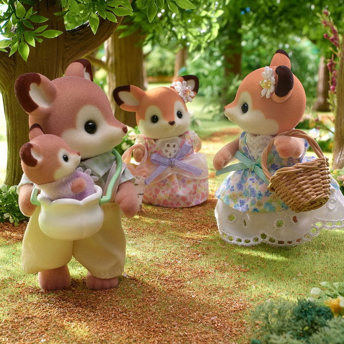 Sylvanian Families Familia Ciervo con cuatro figuras y accesorio portabebés