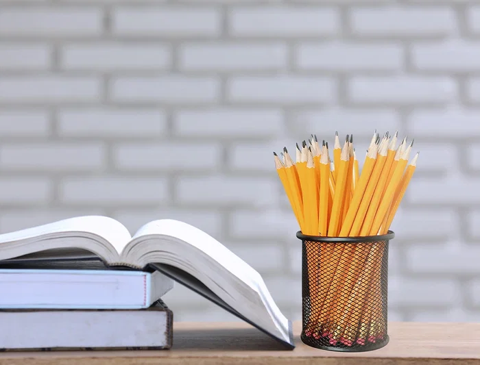 Q-connect Cubilete portalápices Negro Metal Rejilla Redondo Diámetro 86 mm Alto 105 mm