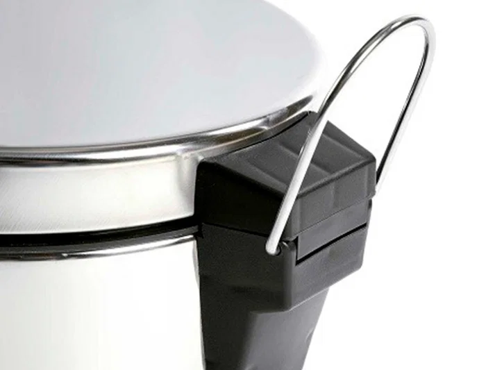 Q-connect Papelera de Metal con Pedal Cromada 32x21 cm Capacidad 6 Litros