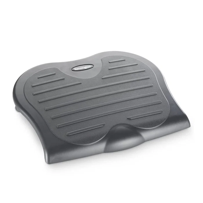 Kensington SoleSaver Reposapiés Ergonómico Negro con 3 Ángulos Ajustables (10º, 15º, 20º) - Plataforma Antideslizante 45x35 cm para Mejorar Postura y Circulación
