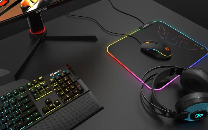 Krom Knout RGB Alfombrilla Gaming con Iluminación LED RGB, Base Antideslizante, Superficie de Tela, Tamaño 320x270 mm - Negro