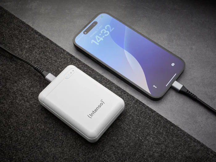 Intenso XS10000 Power Bank 10000 mAh Portátil con Pantalla LED, USB-C y Cable Incluido, Color Blanco Slim