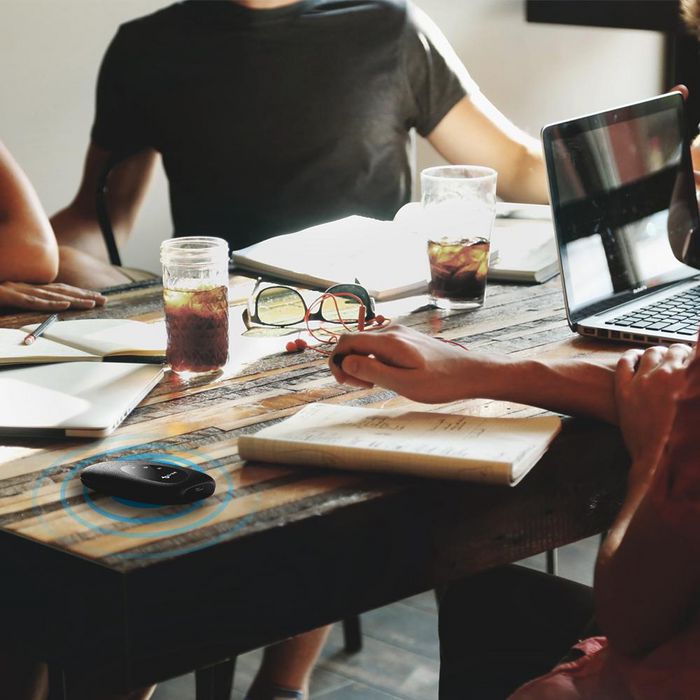 TP-Link M7000 4G LTE Hotspot Móvil Wi-Fi Portátil con SIM, Hasta 8 Horas de Batería, Ideal para Viajes