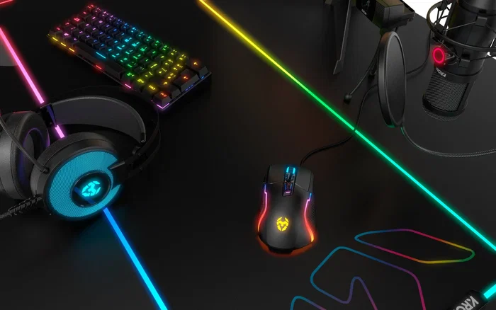 Krom Kick Ratón Gaming RGB para Diestro, Sensor Óptico PixArt 3327 de 12000 DPI, 7 Botones Programables, Cable USB de 1.5m, Iluminación LED Personalizable, Negro