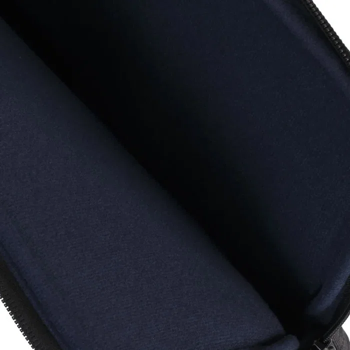 Rivacase 7705 - Funda para Portátil de 39.6 cm (15.6") en Negro, Hecha de Poliéster, Peso Ligero de 200 g, Universal