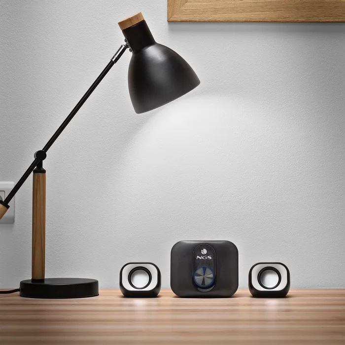 NGS COMET 2.1 Altavoces PC 2.1 con Subwoofer, 20W de Potencia, Sonido Envolvente, Alimentación USB, Entrada AUX 3.5mm, Color Negro o Blanco, Plug and Play