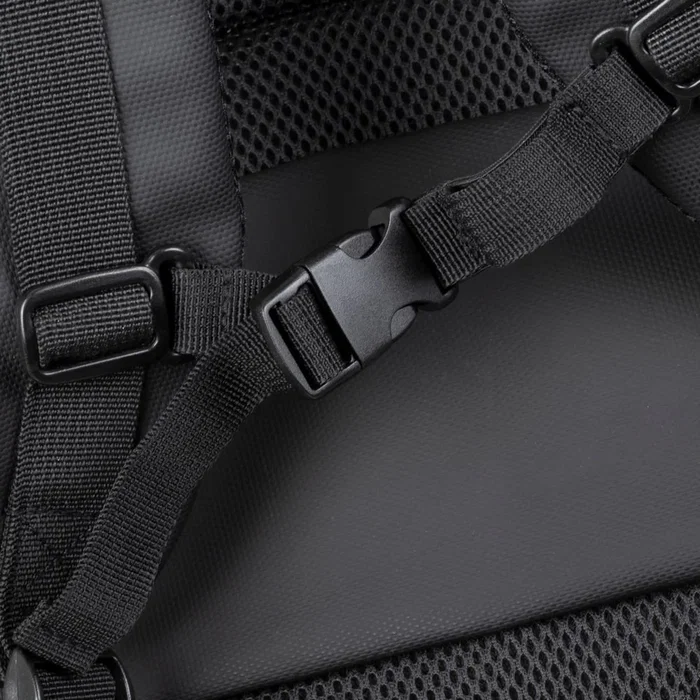 Rivacase Tegel 8465 Mochila informal con compartimento para portátil 17.3", Negro, Poliéster Eco-Friendly RPET, Unisex Niño/Niña