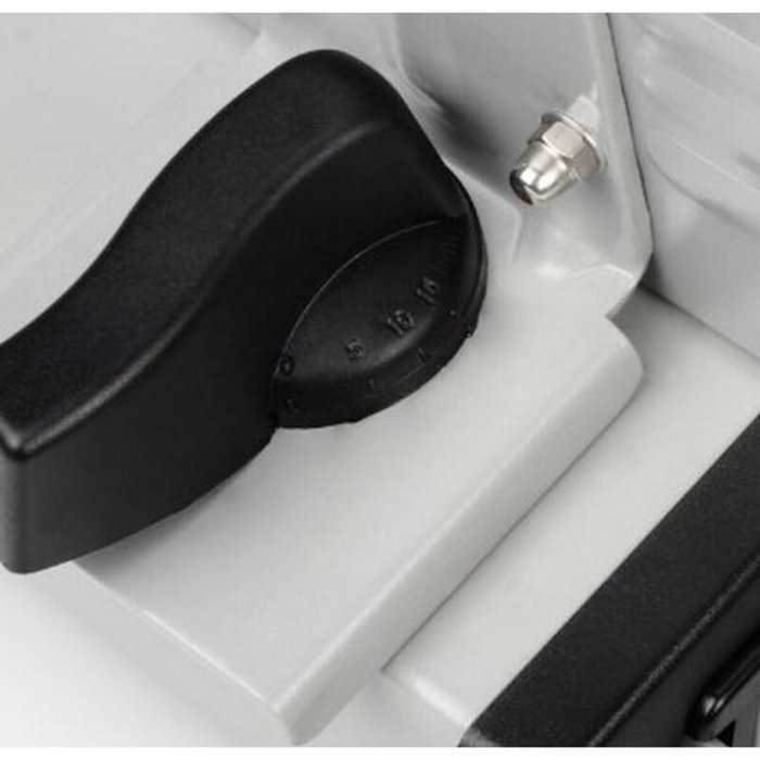 Tristar EM-2099 Cortafiambres Eléctrico 150W para Carne, Queso y Pan con Cuchilla Acero Inoxidable 19cm y Ajuste Grosor 0-15mm Tristar EM-2099 Cortafiambres Eléctrico 150W para Carne, Queso y Pan con Cuchilla Acero Inoxidable 19cm y Ajuste Grosor 0-15mm