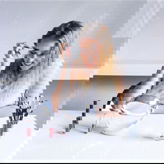 Beurer BS-49 Espejo Cosmético con Luz LED 12 Luces y 5 Aumentos a Batería