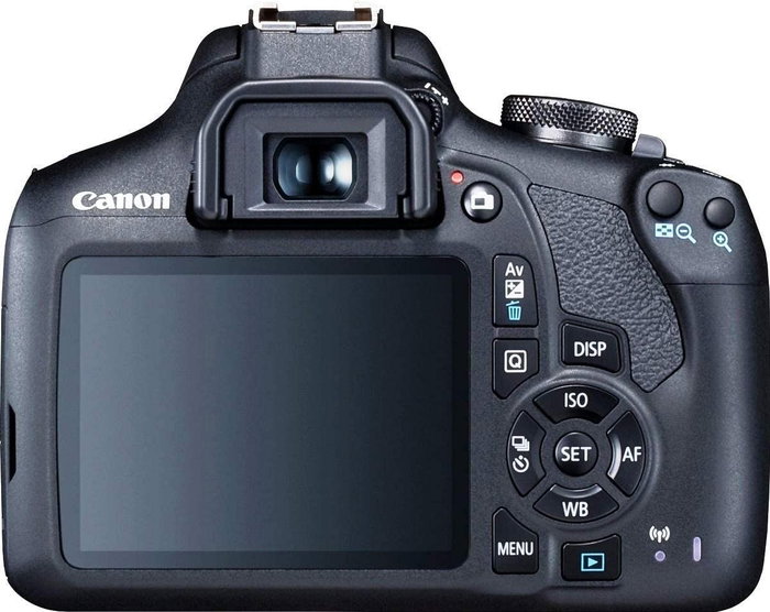 Canon EOS 2000D con objetivo EF-S 18-55mm f/3.5-5.6 III Negro