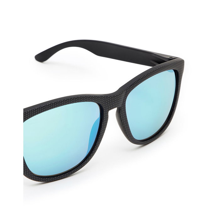 Hawkers ONE polarized Gafas de Sol para adultos en Fibra de Carbono Color Negro Montura, Cristal Azul Polarizado UV400