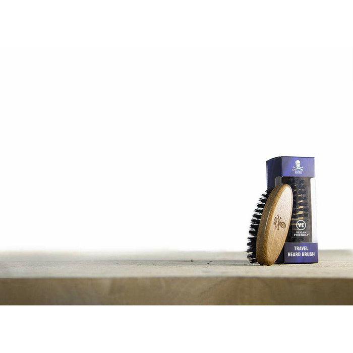 The Bluebeards Revenge Brocha de Afeitado y Cuidado para Barba Sintética Vegana de Viaje – Compacta, Biodegradable y Antiestática