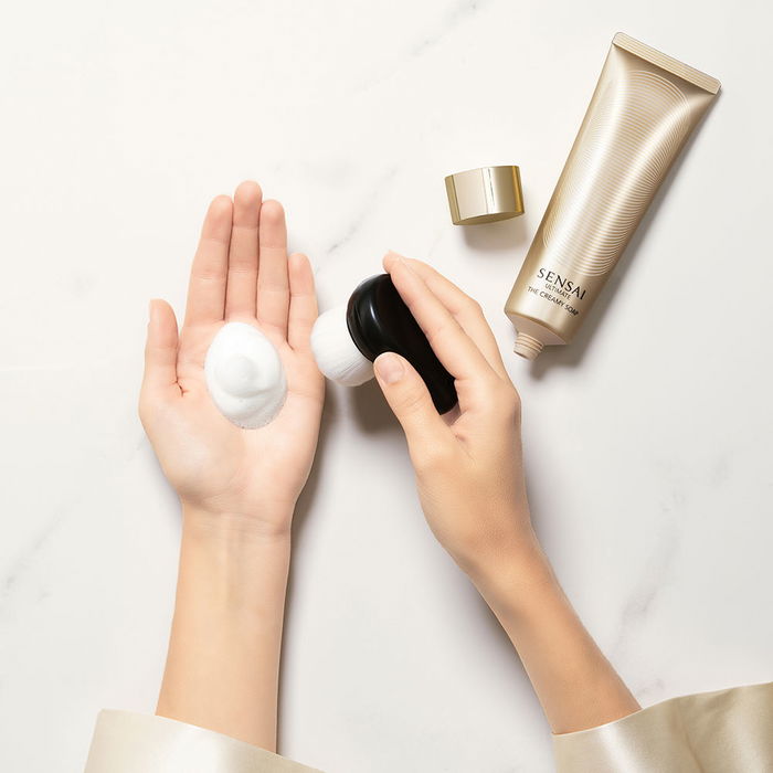 Sensai ULTIMATE the creamy soap Jabón cremoso 125 ml Limpiador facial que elimina impurezas, combate envejecimiento y aporta luminosidad