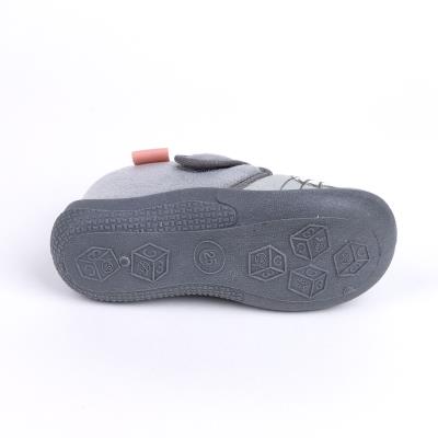 Zapatillas De Casa Media Bota Looney Tunes Gris 26 Zapatillas De Casa Media Bota Looney Tunes Gris 26