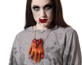 Collar Mano Ensangrentada 50 cm para Despojos Humanos, Disfraces de Terror y Halloween