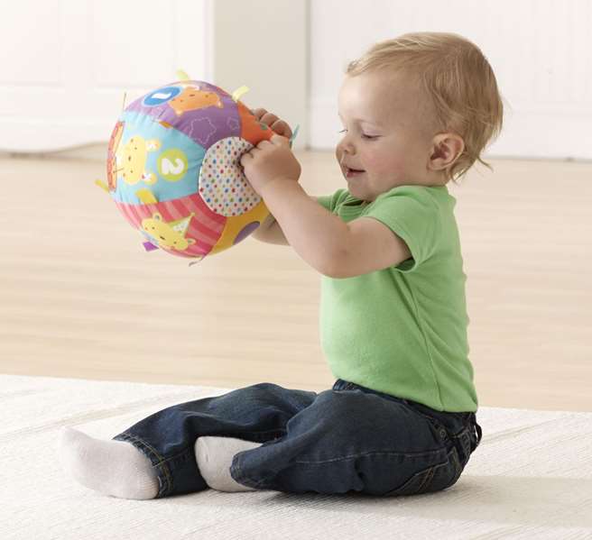 VTech Pelota Bola Cantarina Educativa para Bebés, 15 Melodías y 5 Canciones, Texturas, Luces, Edad 3-24 Meses, 18 cm, Español VTech Pelota Bola Cantarina Educativa para Bebés, 15 Melodías y 5 Canciones, Texturas, Luces, Edad 3-24 Meses, 18 cm, Español