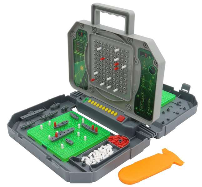 Falomir Juego Hundir los Barcos Electrónico en Maletín para 1 jugador con Luces y Sonidos