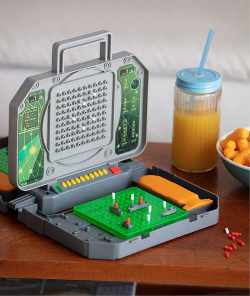 Falomir Juego Hundir los Barcos Electrónico en Maletín para 1 jugador con Luces y Sonidos