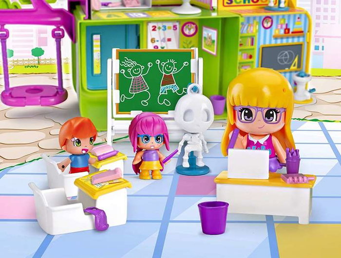 Famosa Pinypon Colegio: Gran Playset con 2 Caras de Juego y 33 Accesorios para Muñecas - Edad 4+ Años