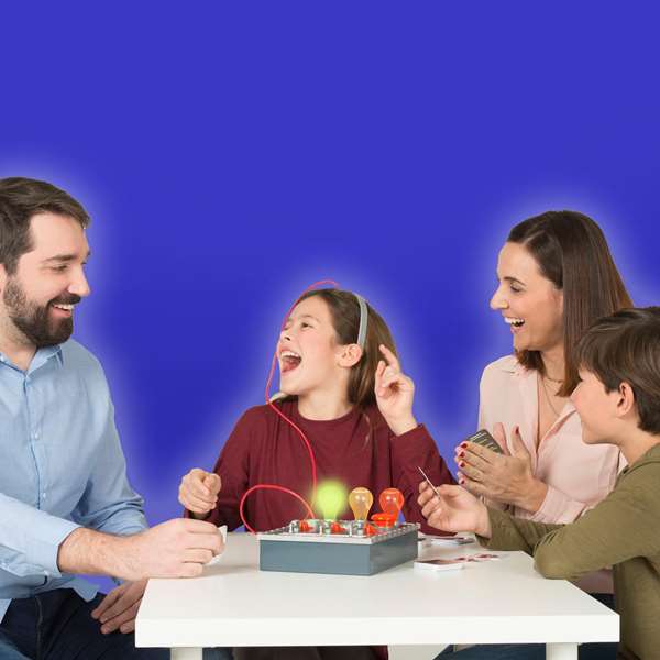 Imc Toys Juego La Máquina De La Verdad ¿Cuanto Sabes De Tus Amigos Y Familiares? 17,7x11,4x23,7cm Imc Toys Juego La Máquina De La Verdad ¿Cuanto Sabes De Tus Amigos Y Familiares? 17,7x11,4x23,7cm