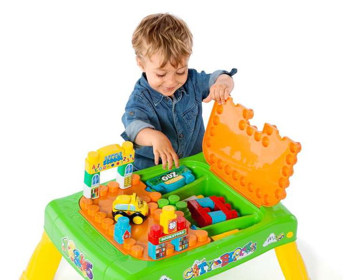 Molto Mesa de Actividades con Luces y Sonidos, Incluye 24 Piezas y Coche, para Niños a Partir de 1 Año