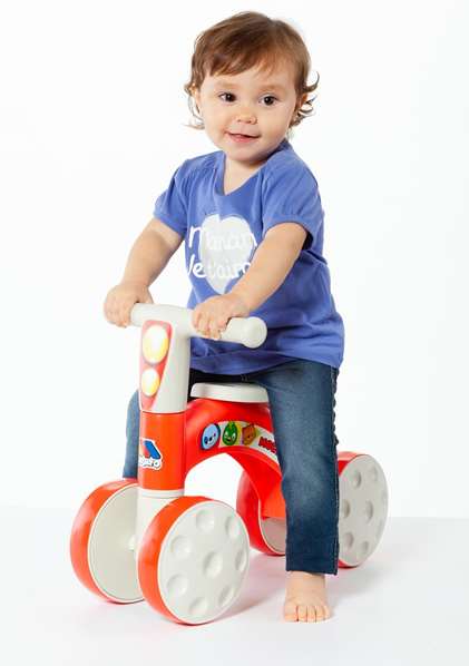 Molto Correpasillos Rojo con Ruedas de Goma 48x37x18 cm