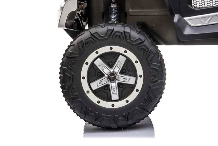 Injusa Coche Mercedes Unimog Batería 12V Mini 108 x 68 x 88cm Juguete para Niños