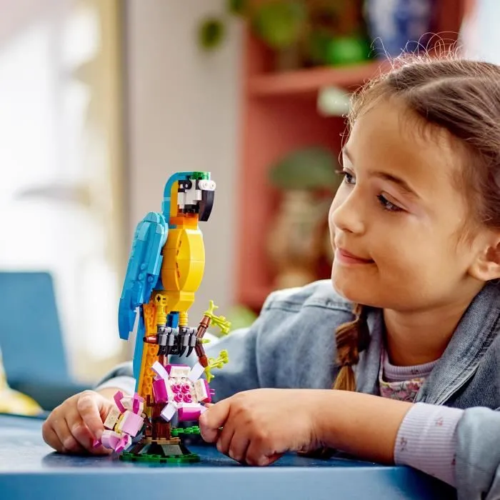 Lego 31136 Loro exótico 3-en-1, figuras de animales de la jungla, con rana y pez