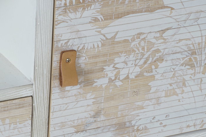 DKD Home Decor Mueble TV Tropical Decapé Madera y Bambú Blanco Colección Whitepalm con Palmeras 140x40x51 cm, 1 Cajón y 2 Puertas