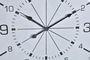 DKD Home Decor Reloj de Pared Loft Dorado Blanco Metal Cristal Brújula 60 x 60 cm