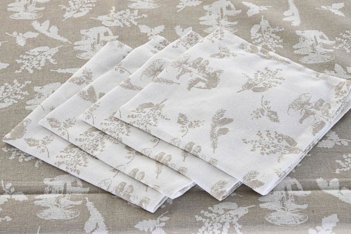 DKD Home Decor Mantel Atlantic forest 2022 Alpino Marron Claro Blanco 250 x 150 cm Set de 9 (2 Unidades) Algodon DKD Home Decor Mantel Atlantic forest 2022 Alpino Marron Claro Blanco 250 x 150 cm Set de 9 (2 Unidades) Algodon