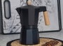 Kinvara Cafetera de Aluminio 6 Tazas Negra con Asa de Madera